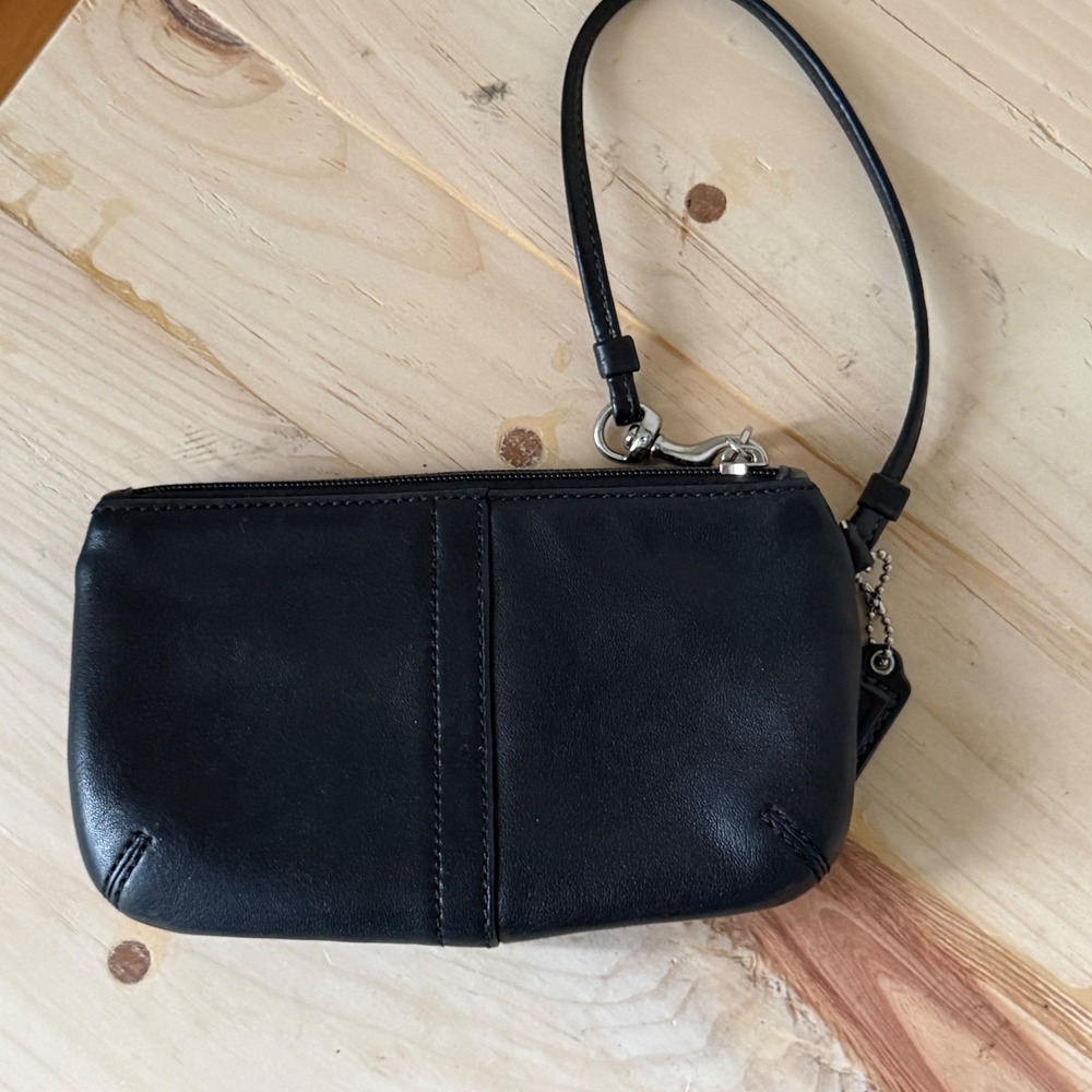 Coach SoHo Black Leather Wristlet Mini Clutch Y2K Buckle Flap - Picture 4 of 10